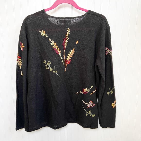 Northern Isles Vintage Black Knit Embroidered Fall Bouquet Sweater Size Large - Picture 2 of 5